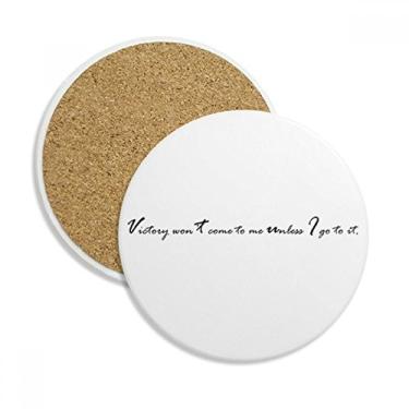 Imagem de Caneca com citação Victory Won't Come To Me Unless I Go To It Porta-copos de mesa pedra absorvente de proteção de mesa