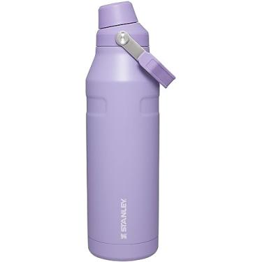 Imagem de Stanley Garrafa de água IceFlow Fast Flow 1,5 g | Tampa angular do bico | Leve e à prova de vazamento para viagens e esportes | Aço inoxidável isolado | Livre de BPA | Lavanda