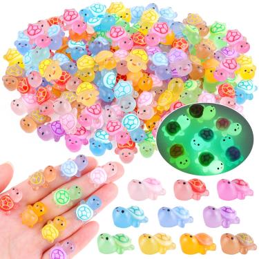 Imagem de 100 peças mini tartaruga colorida de resina que brilha no escuro, pequenas tartarugas fofas para esconder, acessórios pequenos kit de animais em miniatura para topo de bolo, jardim, casa de boneca