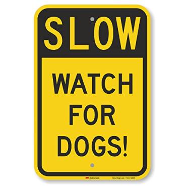 Imagem de SmartSign Placa "Slow - Watch For Dogs!" | 30,48 cm x 45,72 cm, alumínio reflexivo 3M Engineer Grade