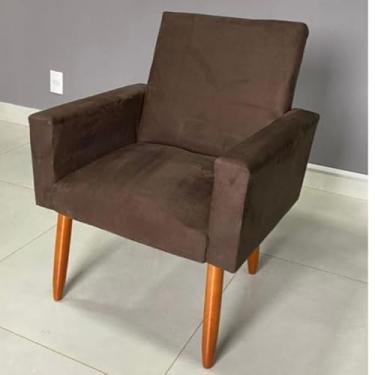 Imagem de Poltrona Estofada para Sala Quarto e Escritório – Conforto e Estilo em Suede Pés Palito Madeira Eucalipto Reflorestado (marrom)