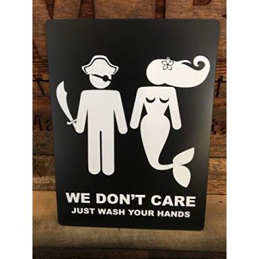 Imagem de Placa de banheiro Pirate We Don't Care preto/branco, 15 x 20 cm da Maverick Advantage
