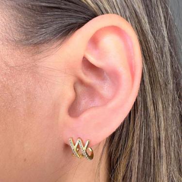 Imagem de Brinco Médio em X Cravejado com Zircônias Banhado em Ouro 18k - Anastá