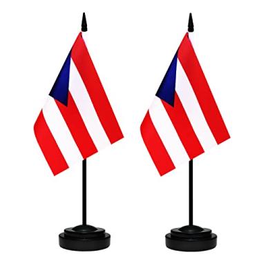 Imagem de Conjunto de bandeiras de mesa de Porto Rico, pacote com 2 bandeiras de escritório de mesa porto-riquenho, pequena bandeira de mesa com mastro preto sólido de 30 cm, base preta, bandeira de mesa em miniatura