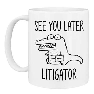 Imagem de KINAPATO Caneca de advogado - See You Later Litigator - Ideia engraçada de presente de formatura de advogado para homens e mulheres branca 325 ml caneca de café de cerâmica