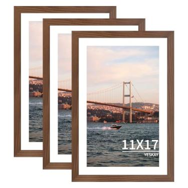 Imagem de YESKAY Porta-retrato 28 x 43 cm, pacote com 3 – moldura de pôster marrom para exibição de imagens 23 x 38 cm com tapete ou 28 x 43 sem tapete, para pendurar na parede horizontal e vertical