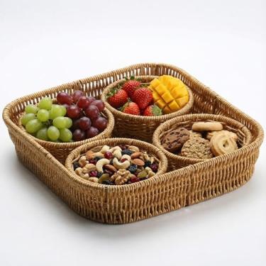 Imagem de Cesta de armazenamento de lanche com 4 bandejas de frutas secas divididas com compartimentos, conjunto de bandeja de servir de cesta de vime tecida à mão para festas, piqueniques ao ar livre