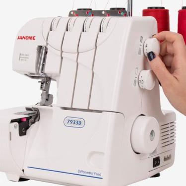 Imagem de Máquina de Costura Doméstica Overlock Janome 7933D, 220V