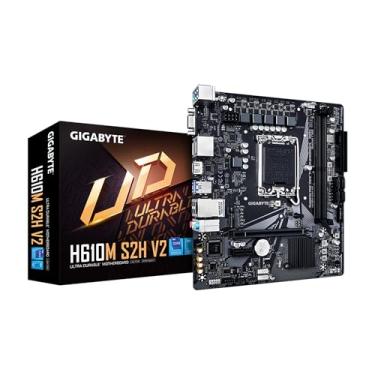 Imagem de GIGABYTE Placa-mãe H610M S2H V2, suporta processadores Intel Core de 14ª/13ª/12ª geração (LGA 1700), mATX, DDR5, 1x M.2, PCIe 4.0, USB-C, HDMI, 2X DisplayPort, D-Sub, LAN 1GbE