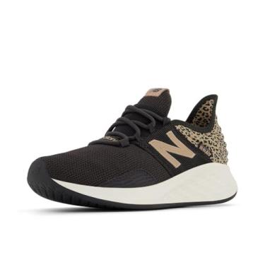 Imagem de New Balance Tênis de corrida feminino Fresh Foam Roav V1, Cimento preto/cinza-acinzentado/sal marinho, 35