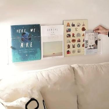 Imagem de ZDJZMGZ Porta-revistas comerciais transparentes, suporte de exibição de livros de catálogo montado na parede, suporte de folheto de acrílico para decoração de casa (120 cm)