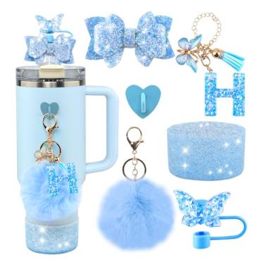 Imagem de Conjunto de 6 peças de acessórios de copo Stanley azul - tampa de cobertura de palha de borboleta, laço brilhante para canudo, bota de silicone brilhante, pingente de letra e pompom para copos Satnley