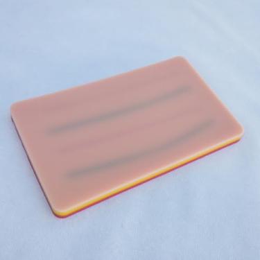Imagem de Simulador de Pele para Treinamento, Silicone com 4 Veias e 3 Camadas, para Punção Venosa, Injeção e Sutura, 18x11 cm