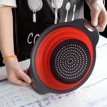 Imagem de Design dobrável que economiza espaço: este escorredor dobrável comprime planamente, liberando espaço na gaveta e no armário quando não estiver em uso.