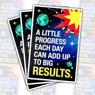 Imagem de (3 peças) Adesivo de citação motivacional A Little Progress Each Day – Incentivo diário para estudantes, academia, escritório, diário, laptop, garrafa de água – Decalque de vinil inspirador – 7,6 cm