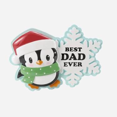 Imagem de Enfeite de Natal personalizado Best Dad Ever Pinguim, com chapéu de Papai Noel, 10 cm, resina