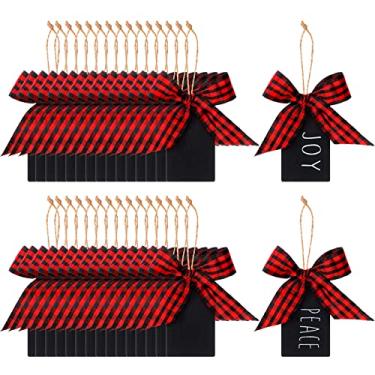 Imagem de 50 peças de etiquetas de nome de madeira de Natal, etiquetas xadrez de búfalo, etiquetas de quadro-negro para pendurar com fio, 1 rolo de fita de búfalo, mini etiquetas de lousa para presente de Natal