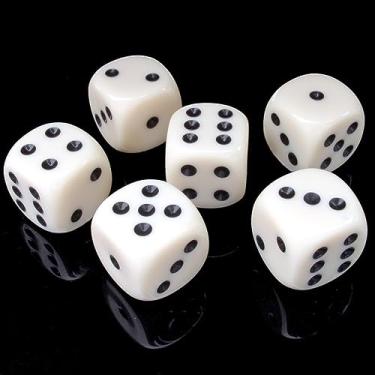 Imagem de 50 Pack 16MM White Dice Set Acrylic Rounded Six Sided D6 Dice Cubes with Black Pips Dots for Board Games, Parties, Fun, DIY