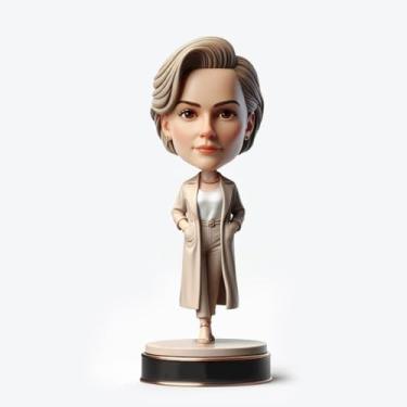 Imagem de Sofisticado escritório de advocacia mãe bobblehead criado a partir de sua imagem presente inspirador para mães que trabalham em carreiras de direito corporativo