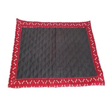 Imagem de Tapete Higiênico Impermeável para Pet, Marrom Escuro, Reutilizável e Lavável, Base Matelada com 3 Camadas, Microfibra com Bordas Estampadas (Vermelho Ossinho, Pequeno)