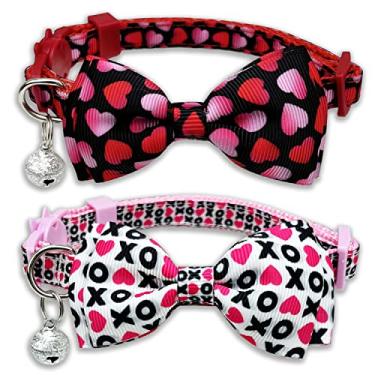 Imagem de Pohshido Pacote com 2 coleiras para gatos com gravata borboleta e berloques de Natal com estampa XOXO com sino para meninos e meninas, gatos, machos e fêmeas
