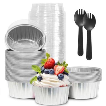 Imagem de 50 peças de mini cupcake de folha de alumínio, copos de 142 g com tampas, mini formas de bolo descartáveis, formas de pão com tampas, ramequins descartáveis, recipientes de lata para cupcake, pudim,