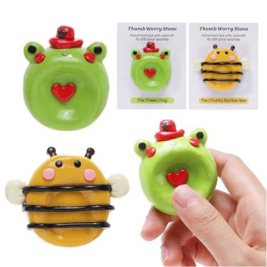 Imagem de Pedra de preocupação com a ansiedade, pedra de polímero feita à mão para o polegar, 2 peças, adoráveis formas de animais e frutas, pedra de bolso para o polegar para alívio da ansiedade de meditação