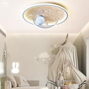 Imagem de Lustre de teto moderno e simples em formato de lua e astronauta, com intensidade ajustável e controle remoto, com lâmpadas LED para quarto infantil, quarto de dormir e berçário (Tamanho: A)