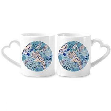 Imagem de Conjunto de canecas de porcelana para casal, com letras e bolinhas de água e penas