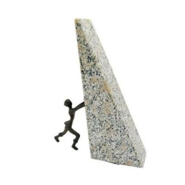 Imagem de Escultura Enfeite Homem Segurando Pedra Lindos Detalhes Luxo - LUXdéco