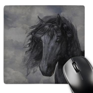 Imagem de 3dRose Mouse pad LLC 20 x 20 x 0,63 cm, um retrato de cavalo frísio preto em um céu nublado (mp_172942_1)