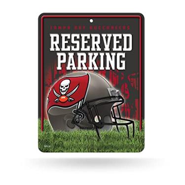 Imagem de Rico Industries Placa de estacionamento de metal NFL Tampa Bay Buccaneers 21,5 cm x 28 cm de fibra de carbono metal - ótima para cavernas masculinas, quarto, escritório, decoração de casa
