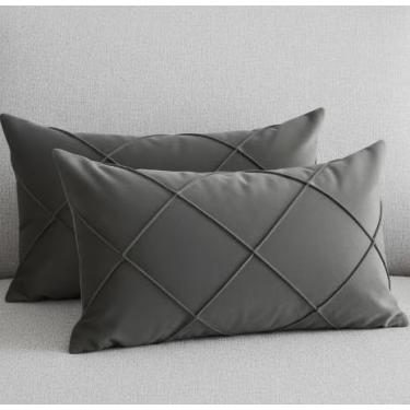 Imagem de Lizzi Home Decor Kit 2 Capas de Almofada Retangular em Veludo Drapeado, Cinza Chumbo, 30x50cm, Design Luxuoso com Zíper Invisível