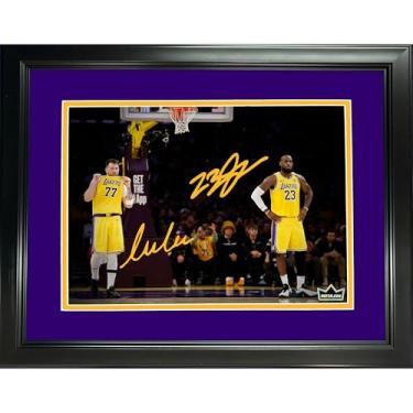 Imagem de Emoldurado Luka Doncic & Lebron James Los Angeles Lakers Dual Fac-Símile Gravação a Laser Assinatura Auto 28 x 35 cm Basketball Photo HOFSM Holo