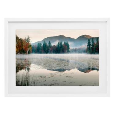 Imagem de Stupell Industries Folhagem de outono circulando lago preto impressão emoldurada sob vidro, design por Shelley Lake, 14 x 20