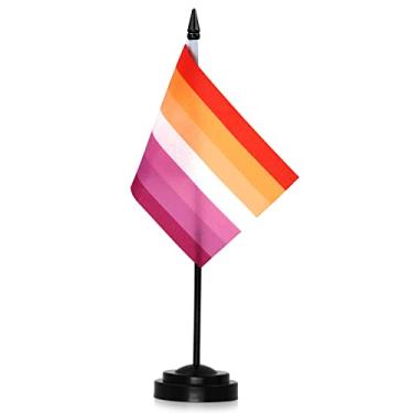 Imagem de Conjunto de bandeira de mesa de luxo Anley Sunset Lesbian Pride - bandeira de mesa em miniatura de 6 x 4 polegadas com poste sólido de 12" - cor vívida e resistente ao desbotamento - base preta e topo de lança