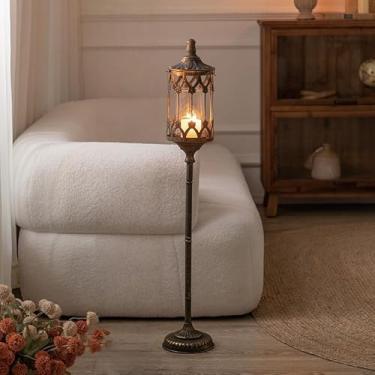Imagem de Candelabro de piso vintage - Castiçal de ouro antigo de 94 cm de altura com lanterna de vidro, suporte de coluna de metal gótico rústico para decoração de casa, casamento e centro de mesa de eventos