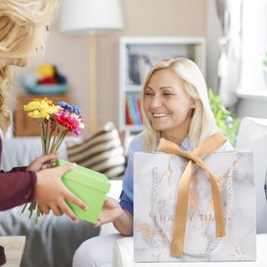 Imagem de 10 peças de saco de presente para presentes, sacos de papel com fita de laço dourado, presente médio, aniversário médio de 18 x 16 cm, casamentos, celebrações de festivais