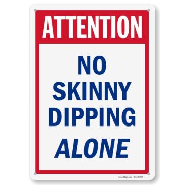 Imagem de SmartSign Placa de metal "Attention - No Skinny Dipping Alone" de 35,5 x 25,4 cm, alumínio laminado de 40 mm, vermelho, azul e branco