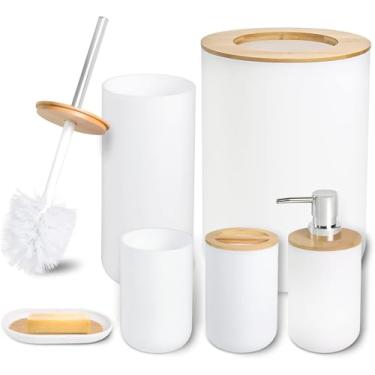 Imagem de Kit Banheiro Completo 6 Peças com Acabamento em Bambu – Lixeira, Escova Sanitária, Dispenser de Loção e Mais – Resistente à Umidade, Ideal para Kit Lavabo e Kit Banheiro Acessórios Pia (Branco)