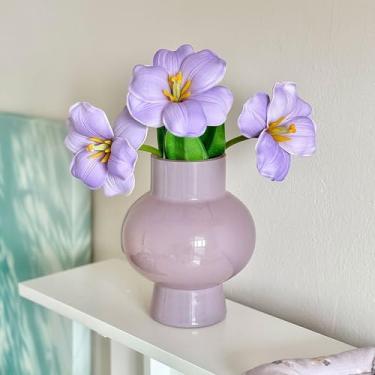 Imagem de Vaso de vidro moderno roxo para flores, lindo vaso decorativo colorido para mesa de centro de mesa, decoração de escritório em casa descolada