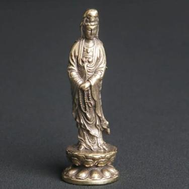 Imagem de FENNYYAR Buda Guan Yin Guan Yin esculpido em latão estilo chinês, 5 cm, pequenas estátuas para decoração de casa