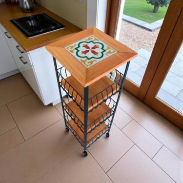 Imagem de Fruteira de Madeira Rústica 3 Andares com Ladrilho Hidraúlico e Rodinh