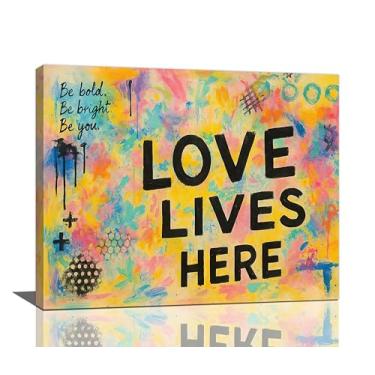 Imagem de Crekviy Banksy Wall Art Street Graffti Wall Decor Romantic Love Canvas Prints Painting Love Lives Here Decorações de arte para banheiro quarto sala de estar presentes emoldurados 40,6 cm x 50,8 cm