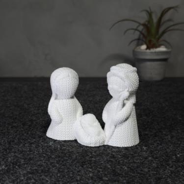 Imagem de Presépio com efeito de tricô/crochê, item de decoração para casa. (Branco,12 cm)