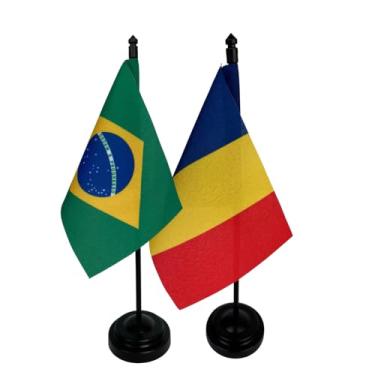 Imagem de Kit Bandeiras de Mesa Brasil e Romênia, Base e Haste em Plástico Preto, Tecido Oxford, Uma Face