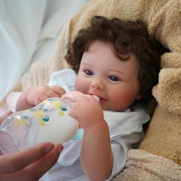 Imagem de Bebê Reborn Boneca Silicone Menina Realista Pintada Olho Azul 48cm Com Coelho e Acessórios