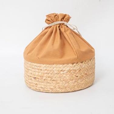 Imagem de Cesta redonda de armazenamento com cordão – 26 cm x 26 cm x 32 cm de tecido de grama e corda de algodão com forro de lona – Cesto de roupa boho chique, organizador de brinquedos, cesta de cobertor