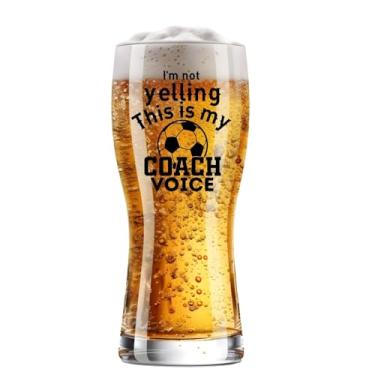 Imagem de Onebttl Presentes de futebol para homens, copo de cerveja engraçado de 425 g para amantes de futebol, treinadores de aniversário, Natal, voz do treinador