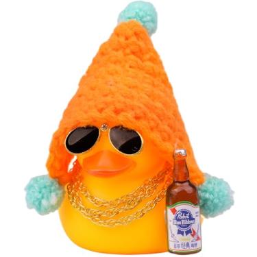 Imagem de MuMyer Decoração de Natal de patos de borracha para painel de carro, lindo pato de borracha de inverno para enfeite de carro com chapéu de malha, óculos de sol, colar, 7,6 cm